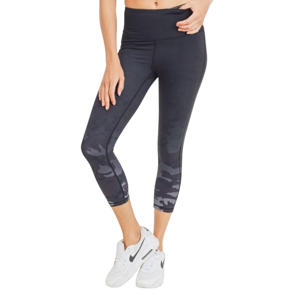MONO B Camo Tip Ombre Print Capri Leggings Black Women’s Size Large